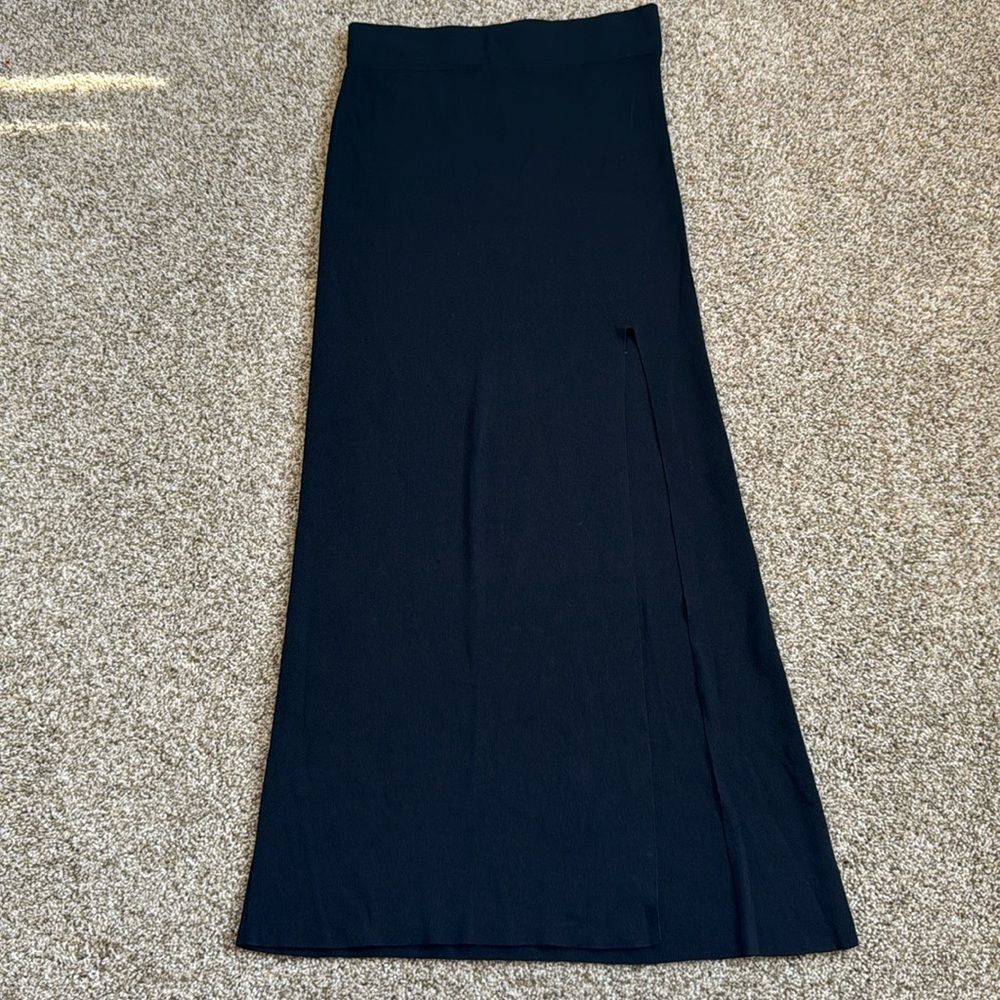Overall excellent condition Aritzia Wilfred long skirt with slit, size small